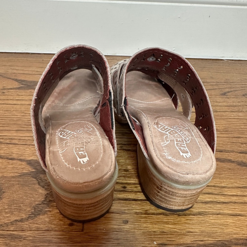 NWOT Freebird Moonstar Leather Mule Sandals in Ice Taupe Size 6 Star Moon Slide - Picture 4 of 8